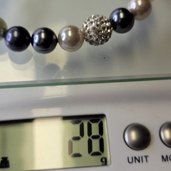 Black and White Pearl Stretch Bracelet - Picture 8 of 8